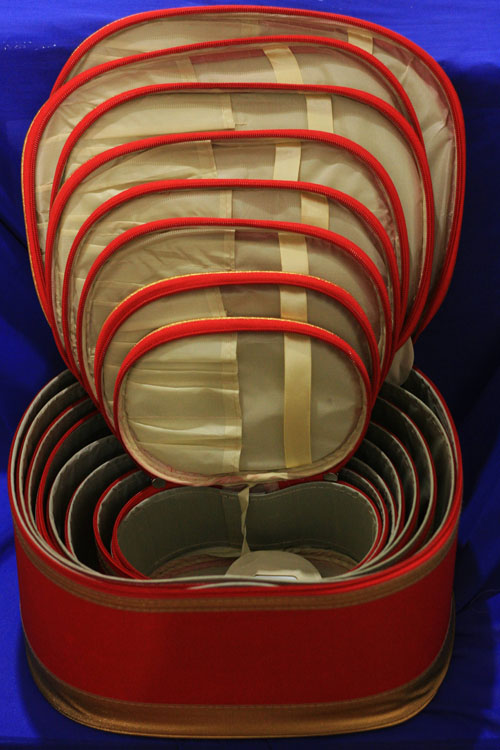 ����������