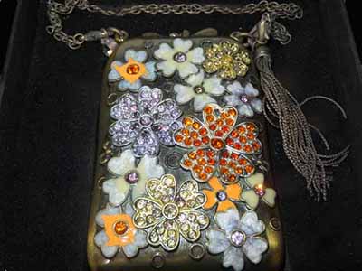 �������